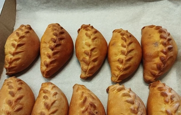 Пирожки с луком, яйцом 10 шт (550 гр)