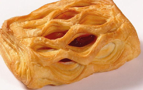 Слойка с клубникой