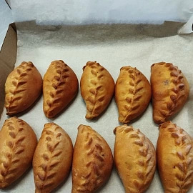 Пирожки с луком, яйцом 10 шт (550 гр)